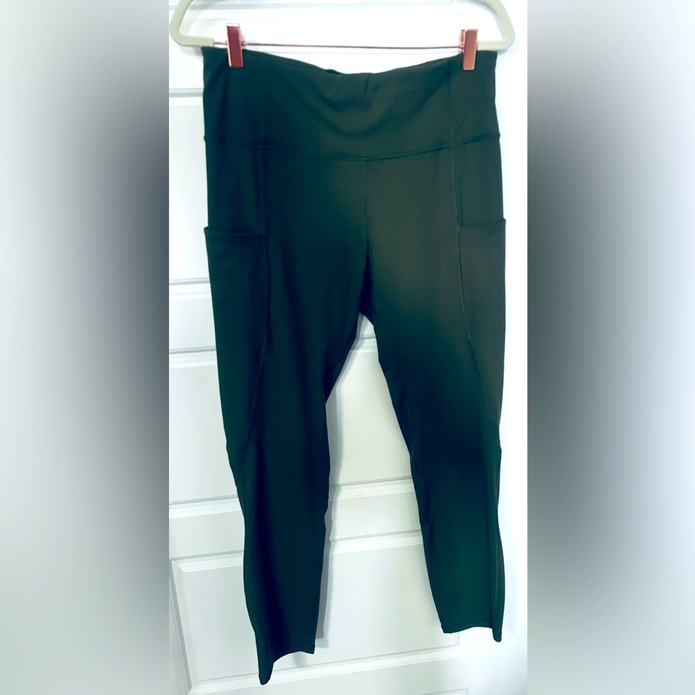 #091 NWOT beautiful forest green tights with pockets from Mec